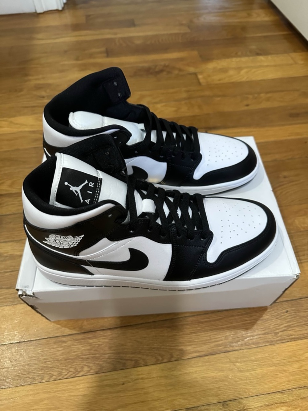 *Slightly Used* Jordan 1 Mid Women White Black (DV0991-102) Size 12W
